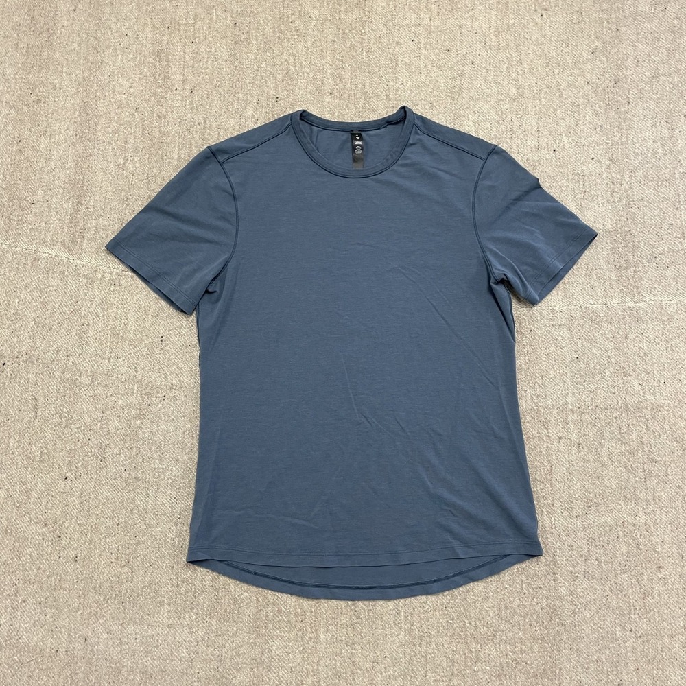 LuLuLemon Athletica Essential tee shirt mens medium Blue